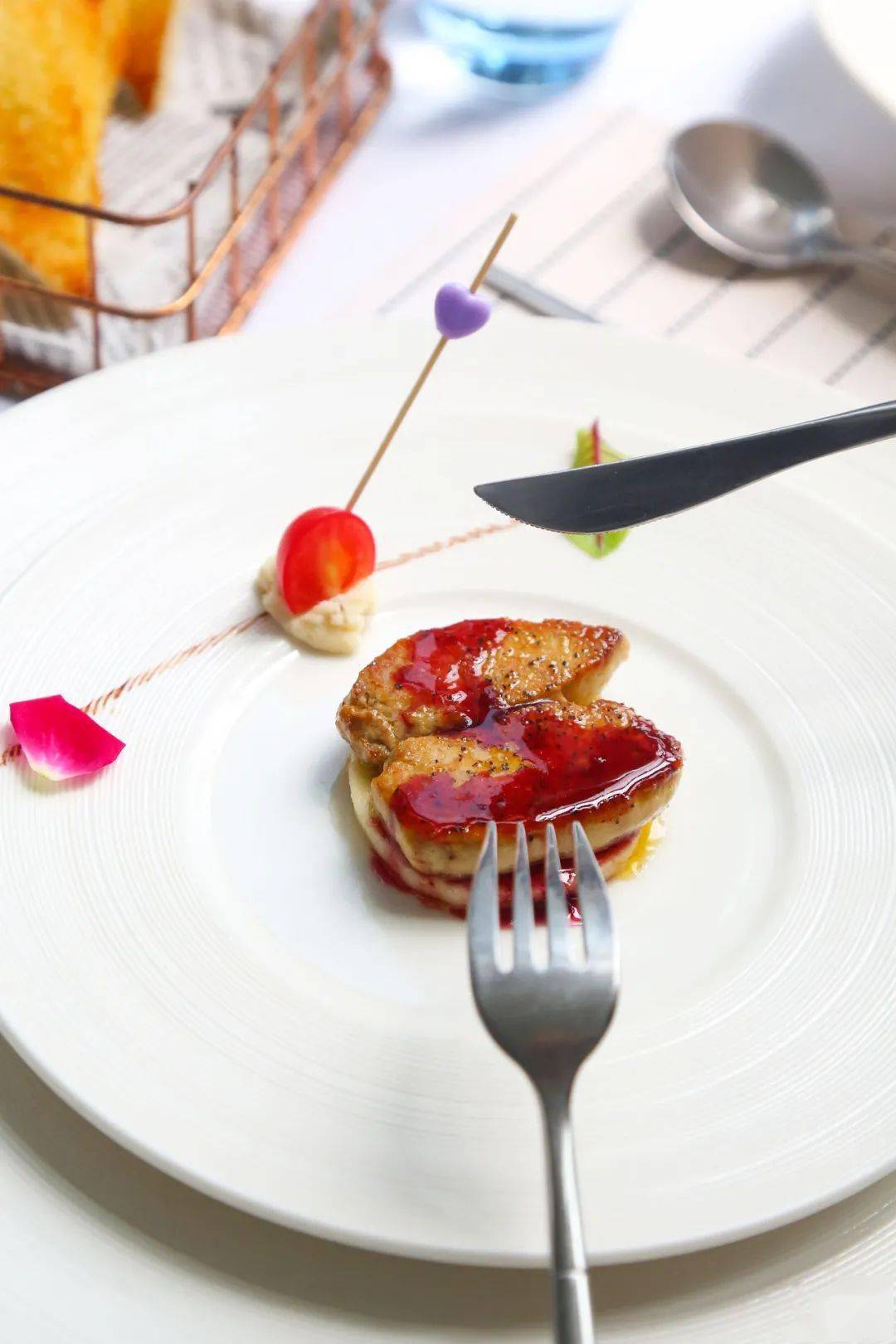 = 法式鹅肝和特制酱汁 =