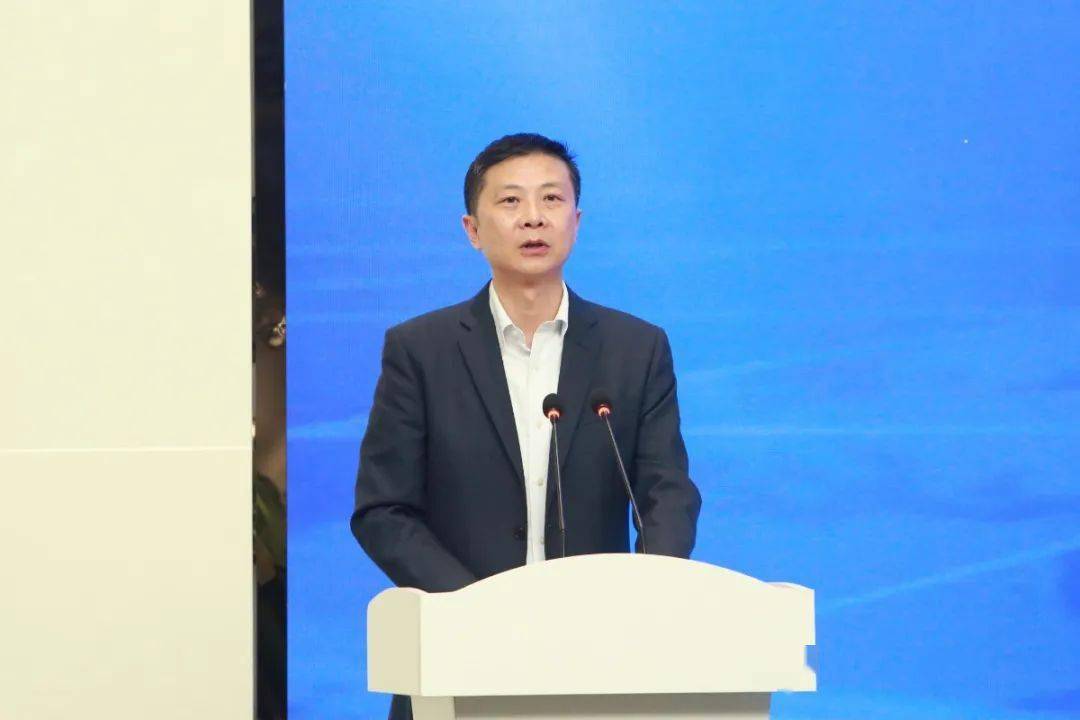 陆峰在致辞中表示,松江区知识产权局将实施好知识产权质押融资,保险等