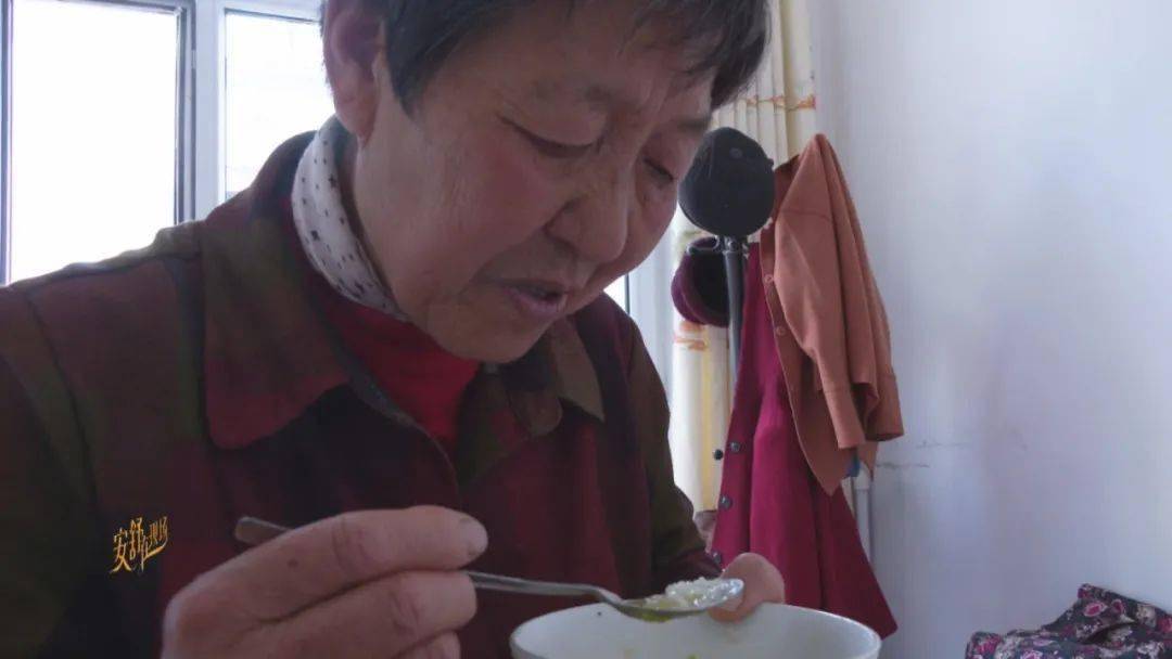 安舒在现场从青春到白发大爱诠释中国式爱情