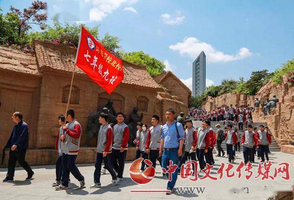 山大华特卧龙学校校徽图片