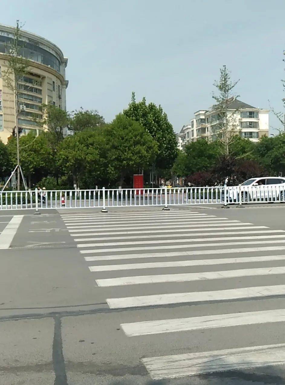 提醒鹤壁这些路口取消人行横道