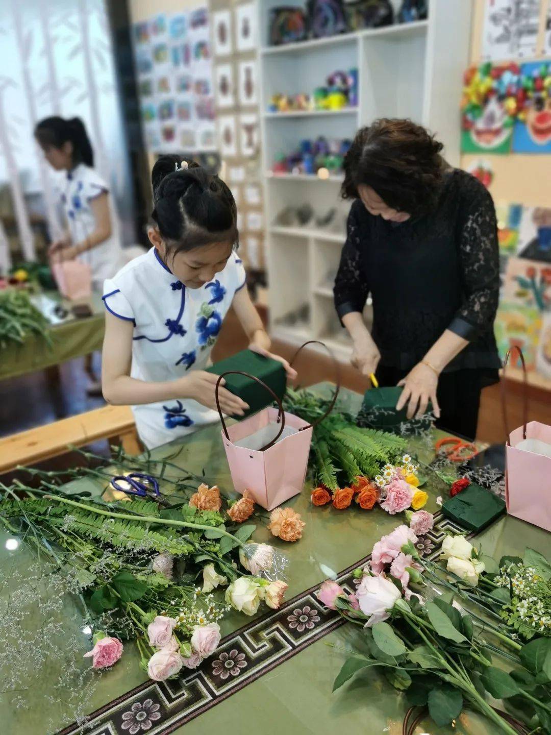 白龙桥小学亲子花艺课陪孩子玩出花样幸福