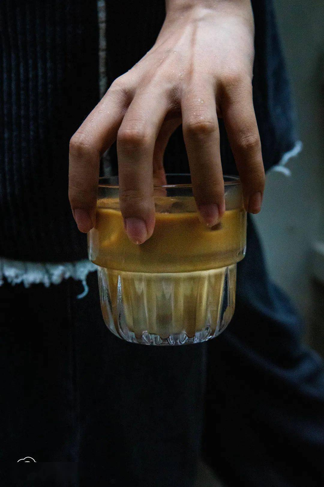 一杯下来,微醺又甜蜜的感觉,就  像爱情一样