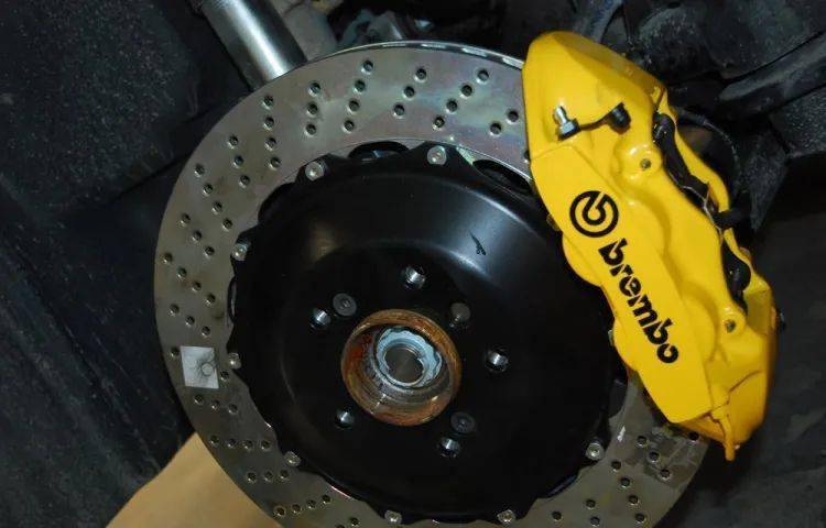 宝马m3改装brembo前六后四活塞刹车