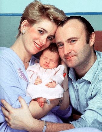 她的父亲是知名的英国摇滚音乐家菲尔·科林斯(phil collins),曾获得