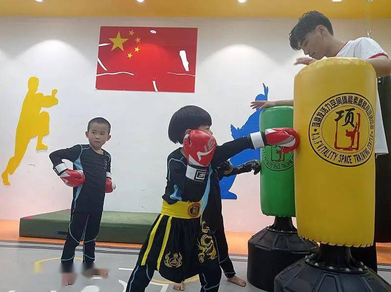 星河商圈暑假福利通通都有中国兵道散打击剑拳击武术体适能搏击跳绳