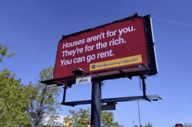 "在加拿大买不起房,只能怪你不会投胎",唐人街路边惊现扎心广告牌