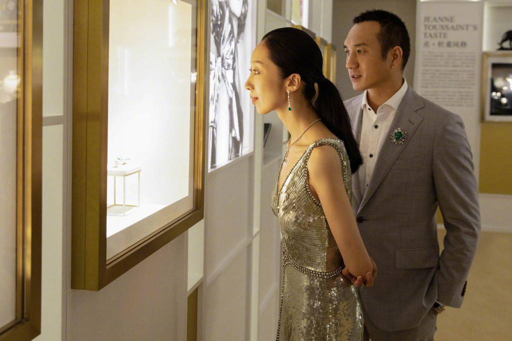 黄觉麦子穿搭素色手挽手结婚十年依旧甜蜜网友真是娶到宝了