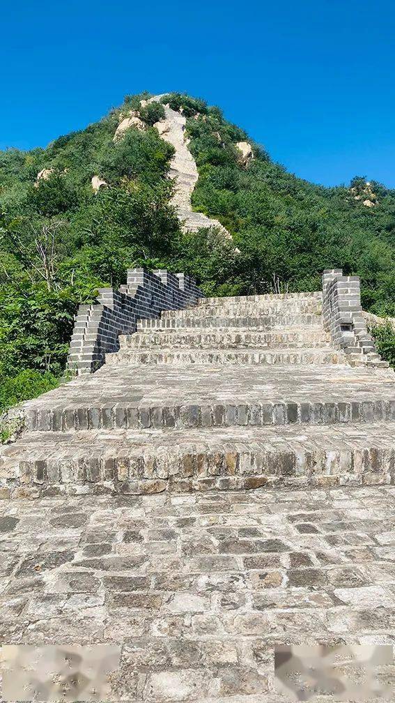 由解字石路口直接上大庄科长城,延长城徒步3公里后从栗树林下到黑龙潭