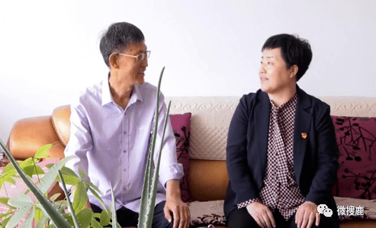 时政县委书记路国云走访看望部分退休老干部