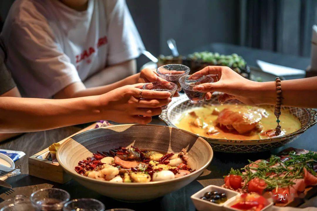 除此以外,还有红酒,洋酒等高端酒水,朋友团餐,商务宴请,酒吧消费等多