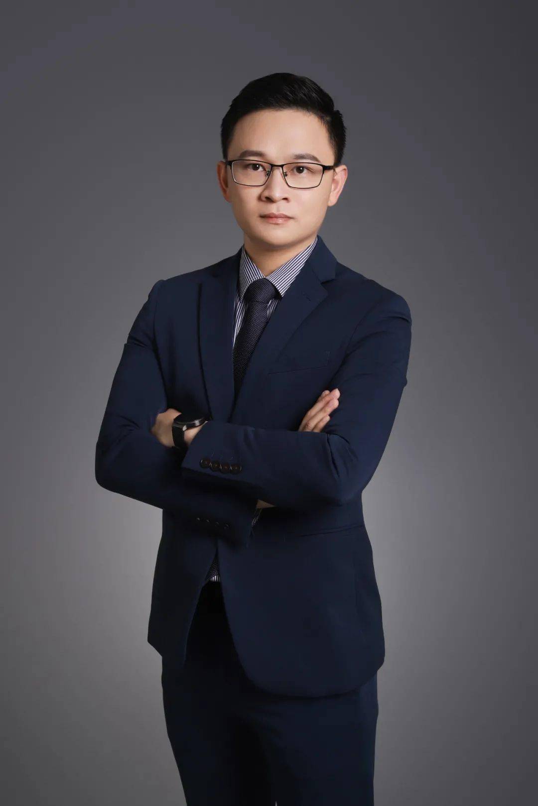 莫俊杰 律师本着受人之托忠人之事为执业原则自执业以来承办过各类