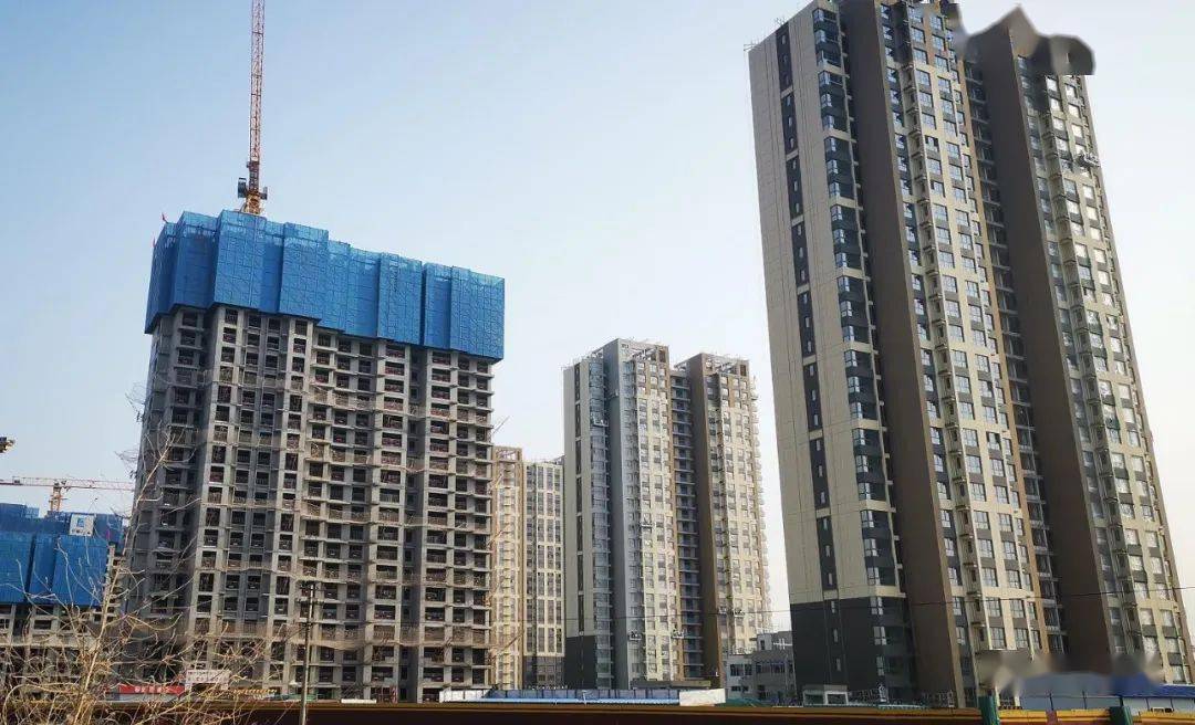 滨河中路附近 在此前的探访中, 安置房项目地块的西侧,紧邻金隅7090