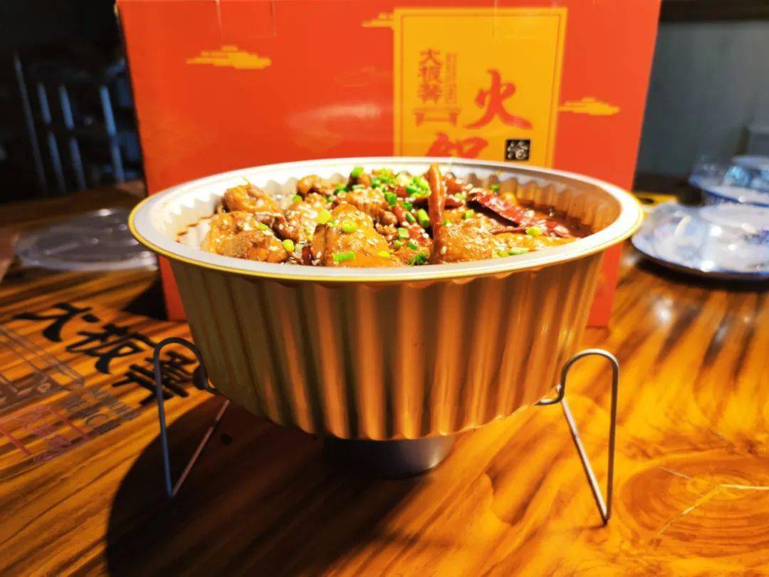 野餐必备,酒精灯火锅鸡外卖盒.
