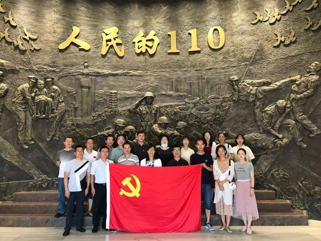 学习漳州110精神区工信局参观漳州110事迹展览馆开展主题党日活动