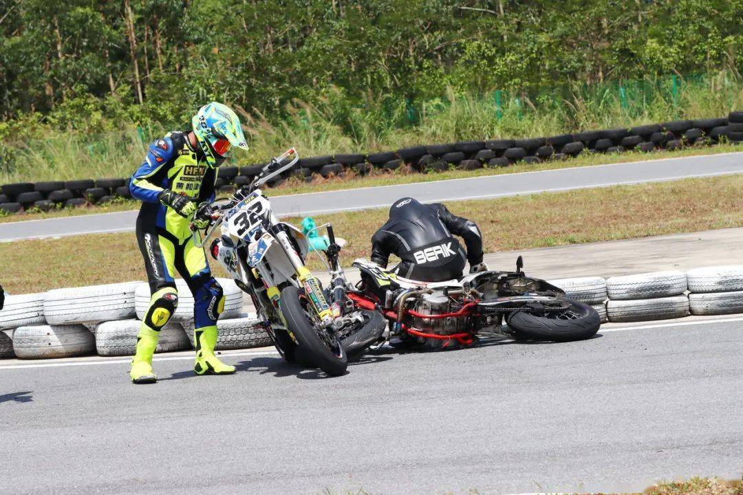 伟业达gp2021大湾区摩托车大赛摔车集