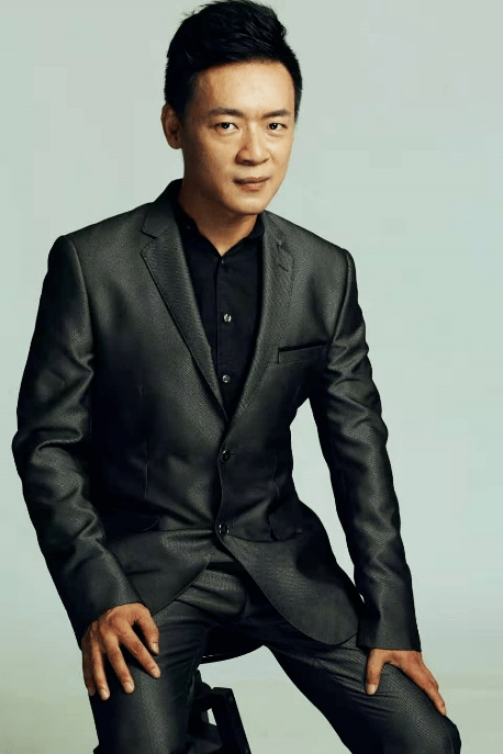 演员:张巍舞台剧演员,剧场工作者.