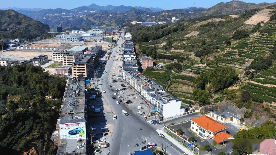 分水关村"岭上严严分水关,令人回首故乡山,归途倘践山灵约,雁荡天台