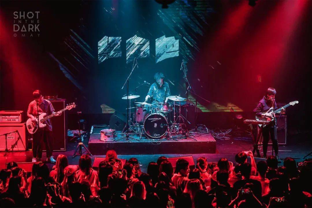 红白色乐队把记忆写进歌里在现场与你分享