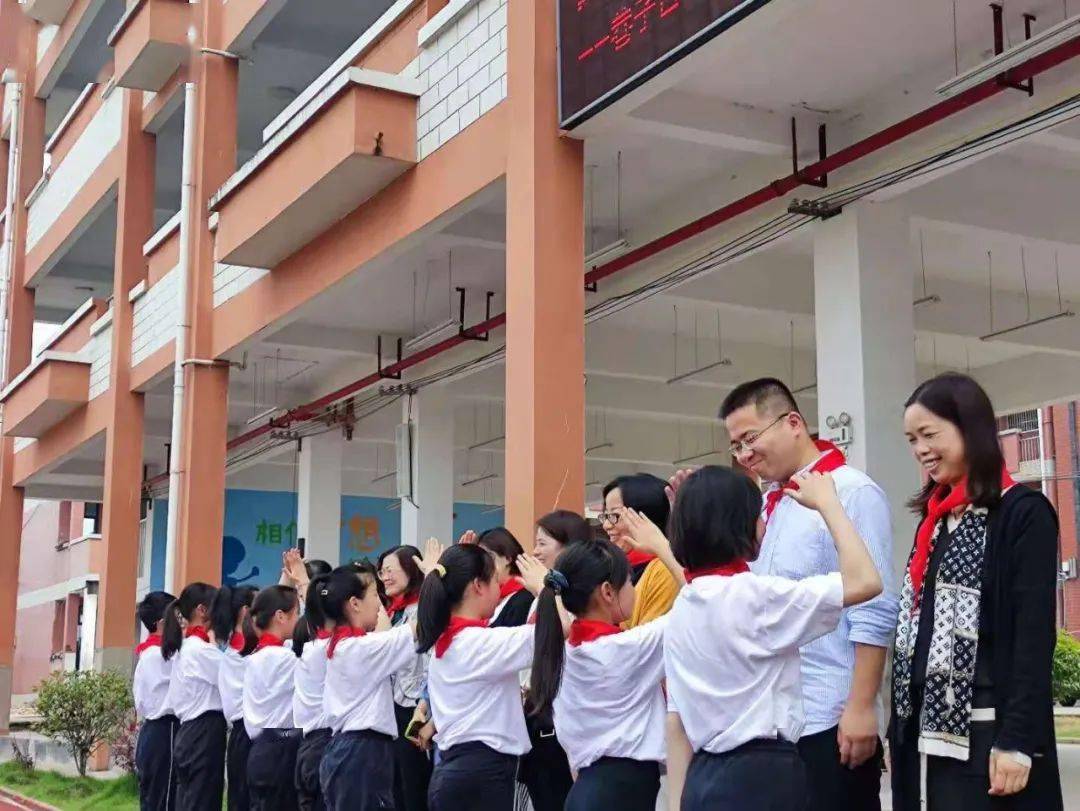 巷子口镇庆六一暨书籍捐赠实现微心愿启动仪式