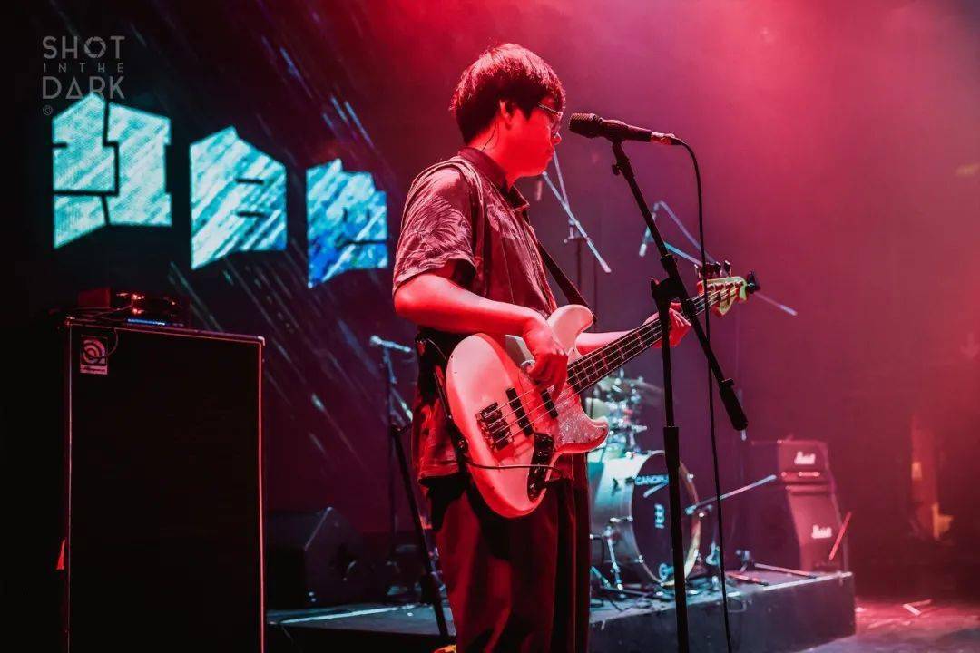 红白色乐队把记忆写进歌里在现场与你分享