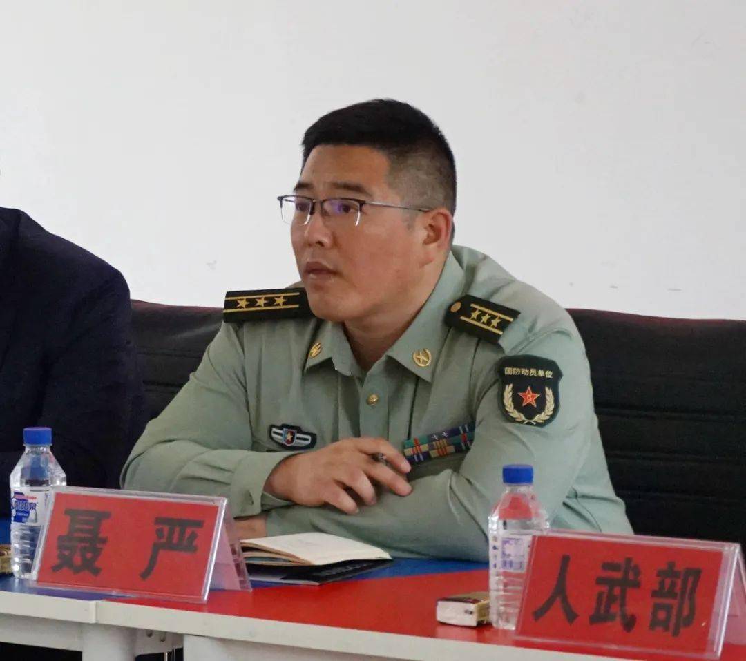 县领导聂严,陈立峰深入卓越社区召开"问需于民,问计于民"座谈会