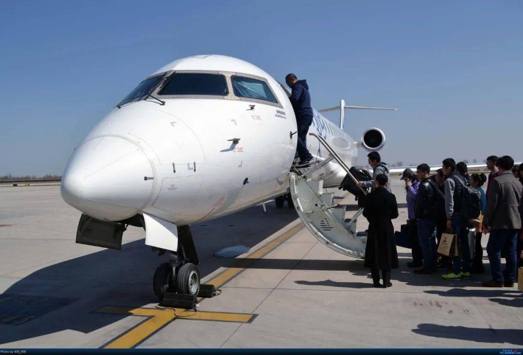 科普为什么飞机上不能随便换座位必须左侧舱门登机真相没那么简单