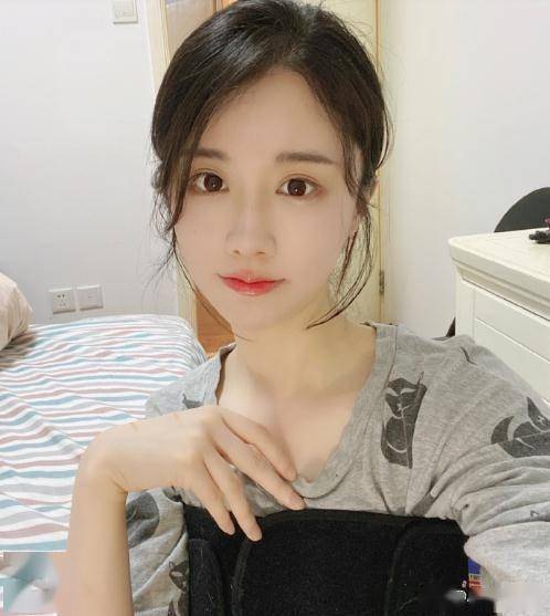 轩子巨2兔重伤后晒新照无意间暴露生活动态跟别人住一起