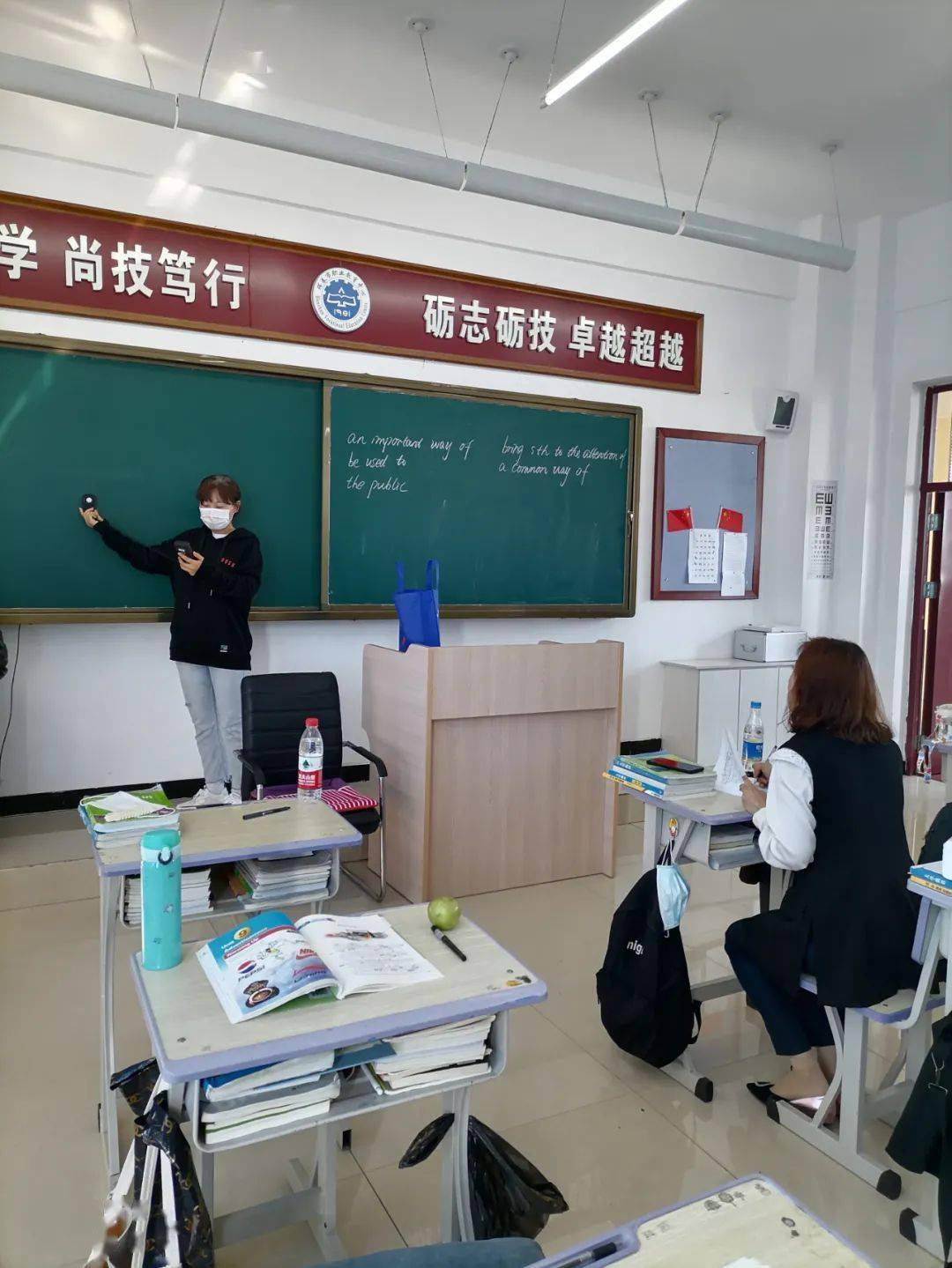教室 人均_教室图片动漫