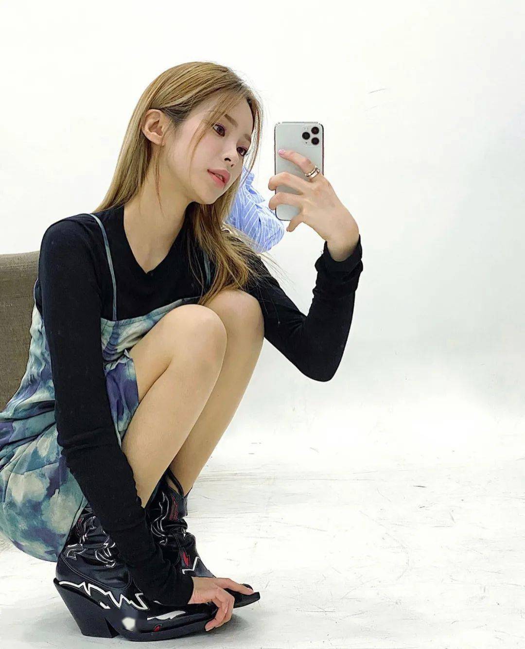 nadanada 除了偶尔参加节目出通告,平时也会担任一下模特,最新消息是