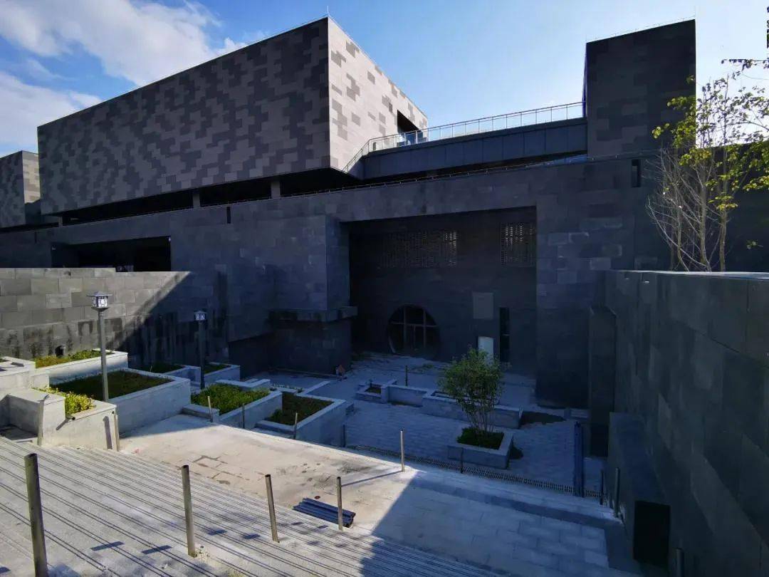 肇庆市博物馆新馆总建筑面积约11550㎡,主体建设分为三层.