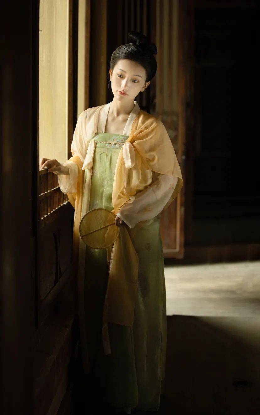 汉服仕女 | 永远喜欢长安月下一壶清酒,一树桃花_花仙记