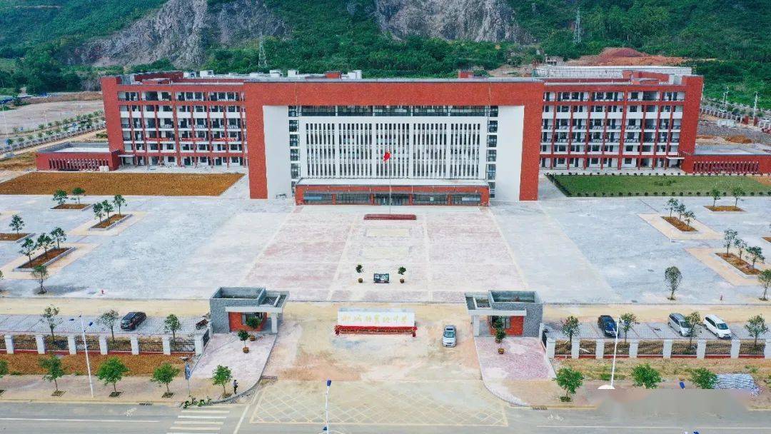 喜讯柳城县实验中学新校区揭牌成立