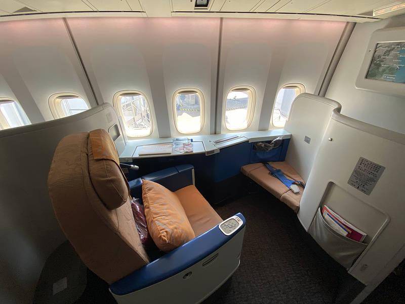 飞一次少一次!拔草国航744空中女王商务舱,当天航班几乎全满