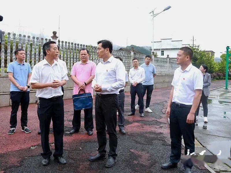 5月27日上午 , 县委书记尹朝晖在十都镇调研指导乡镇换届,疫苗接种