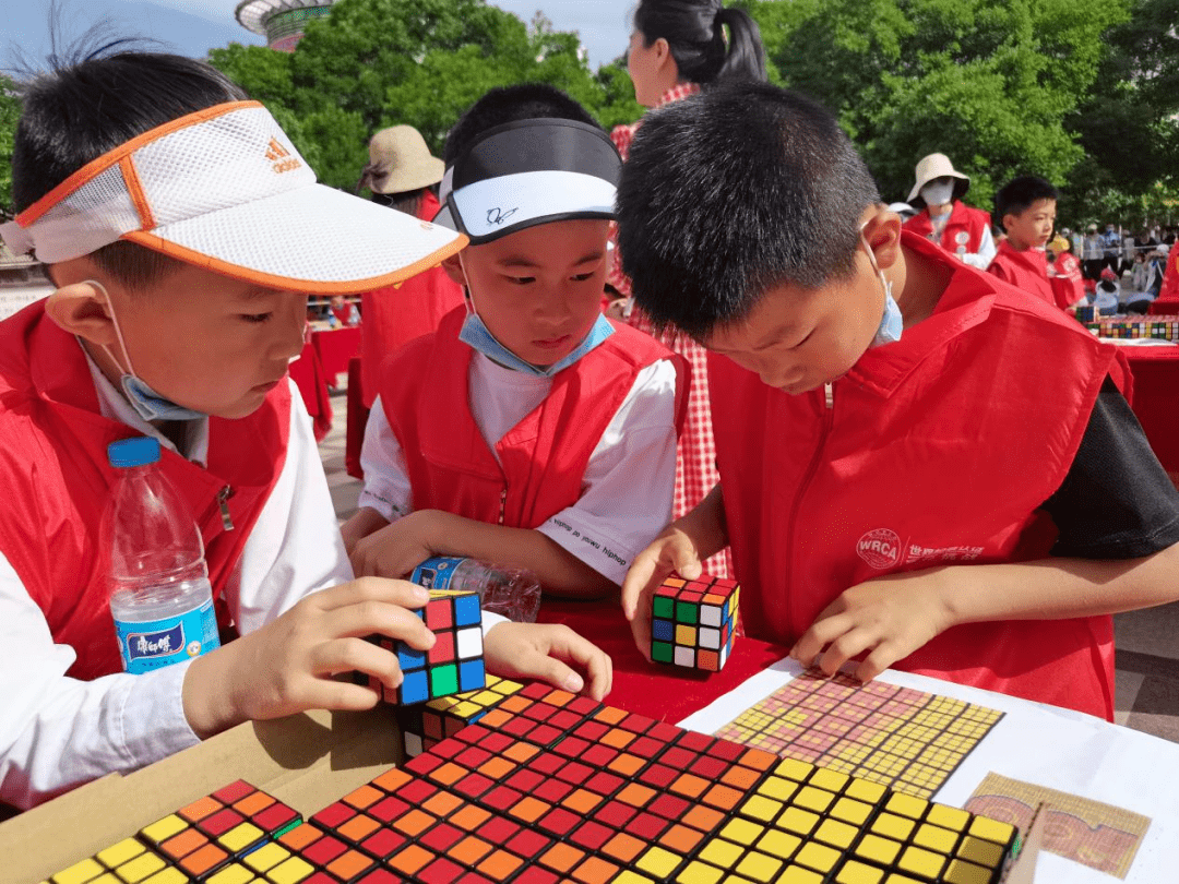 魔方拼图百米长卷作画献礼建党百年2021年银川市图书馆六一专场活动