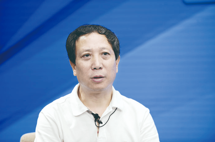 市疾控中心传染病防制科科长庞志峰,市中心医院医务处主任董科