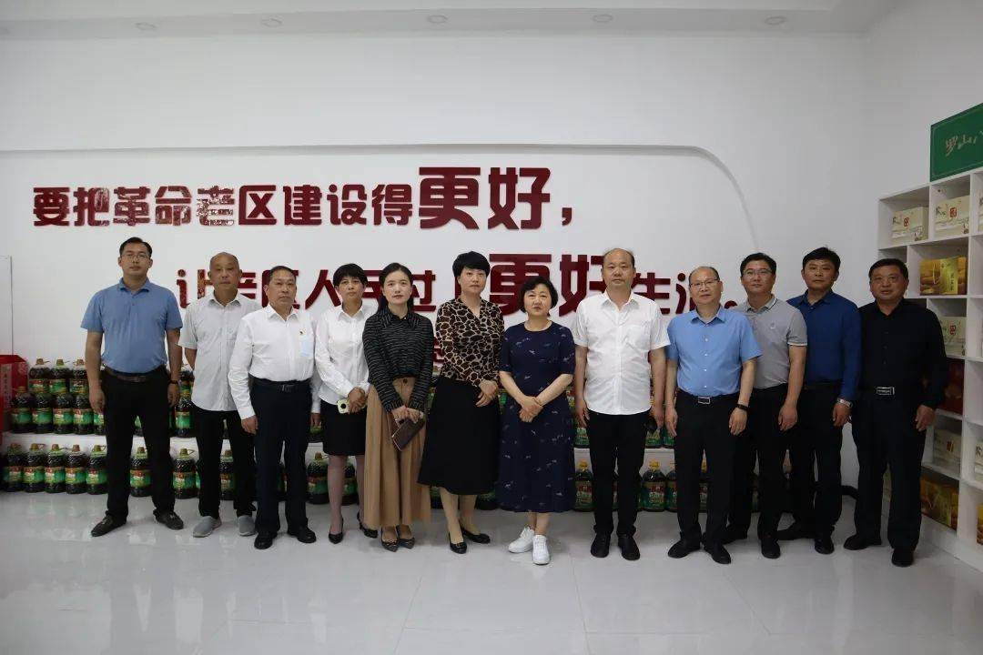 江燕如带领省脱贫攻坚先进个人到郑州大别山扶贫农产