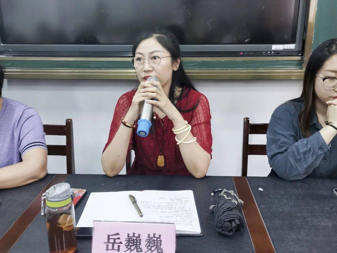 采他山之石砺自身璞玉柳州铁一中学初中部柳州崇远中学青年班主任座谈