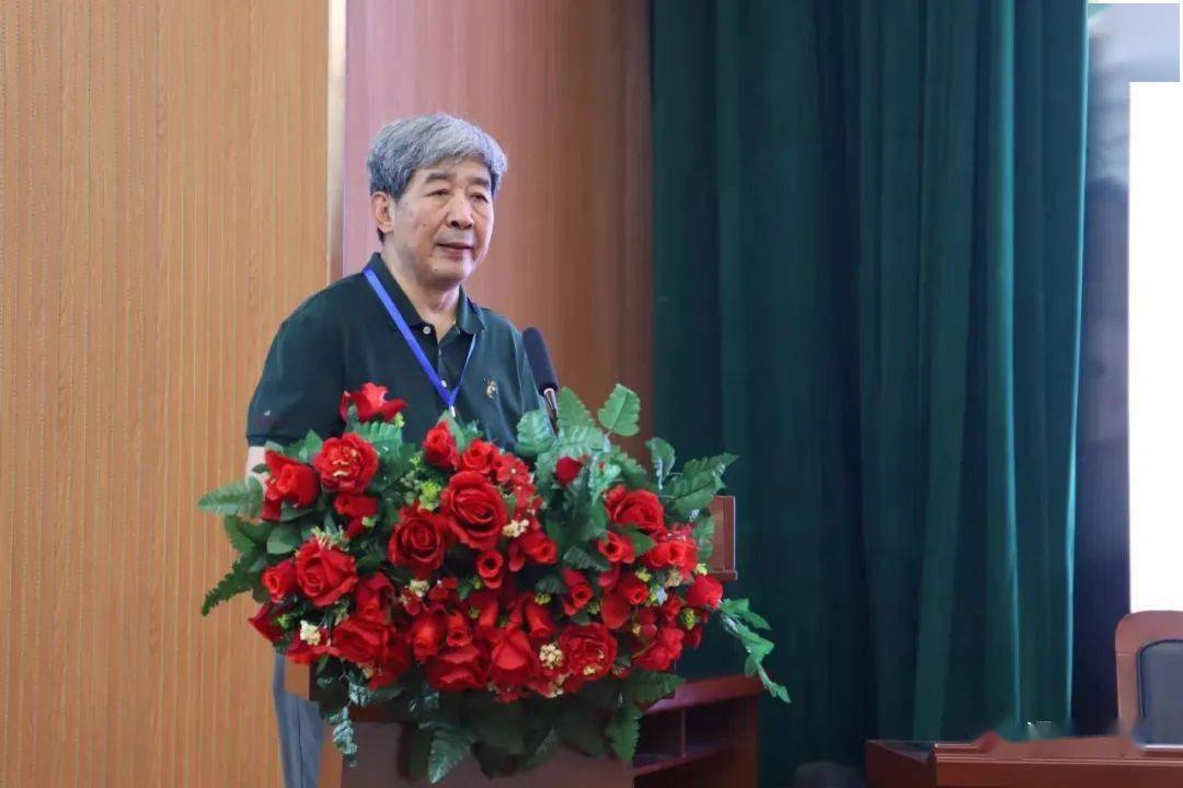 袁孝亭教授,李元平副主任,薛光辉副主编先后进行了专题报告,分别围绕