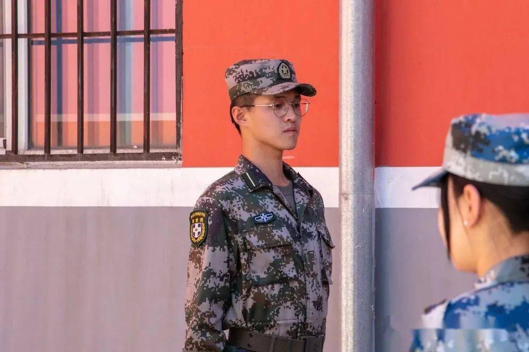 叮龙晓微带你揭秘黑龙江外国语学院最帅最美教官的神秘面纱