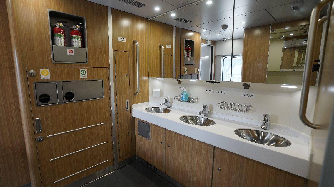 内蒙古首开"绿巨人"动车组列车,蒙陕两地进入"动车时代"