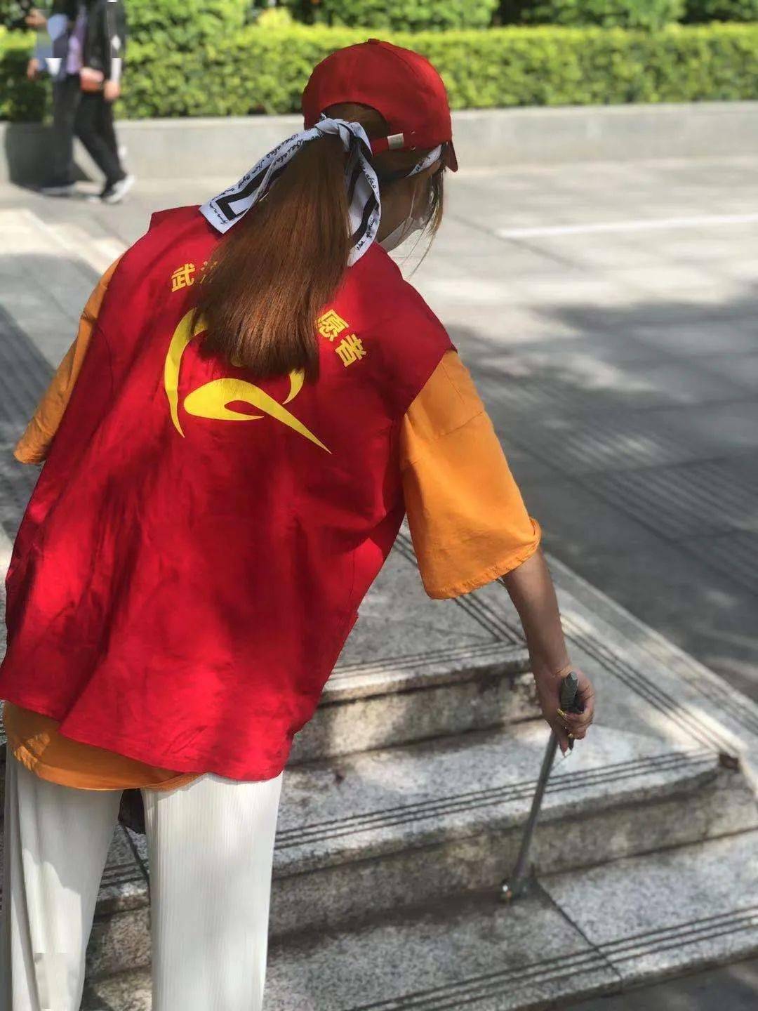 摆摊设点"say no针对车站摆摊设点等问题,运营公司定期开展出入口摩的