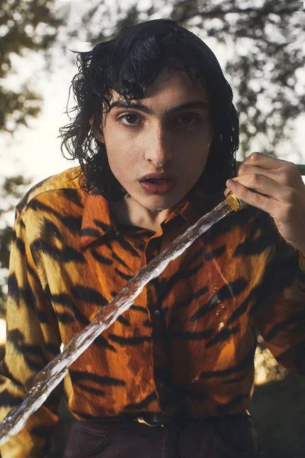 《怪奇物语》"芬仔"初长成丨赏色_芬恩·伍法德