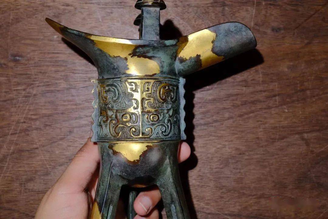 鉴赏| 四代藏六涂金铜爵型三足香炉_秦藏六