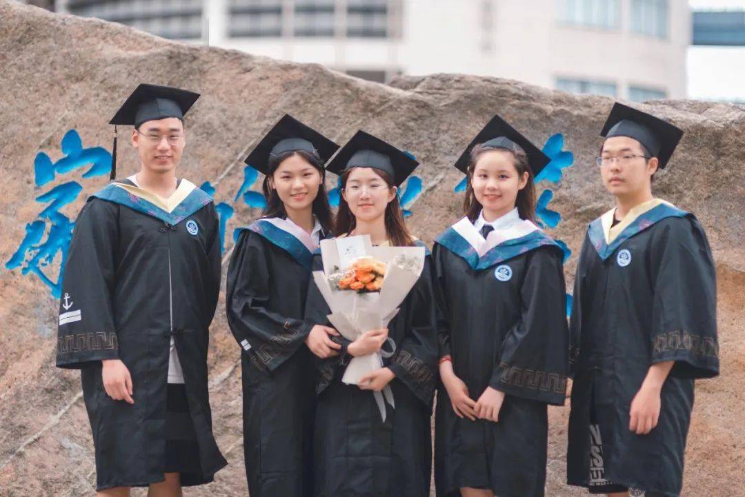 硕士学位服定制logo 3b178bdba8794a34b4419dcb02a8f296.jpeg