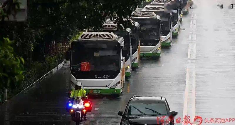 市运输管理处表示,将全力支持公交车和出租车的"爱心送考"活动