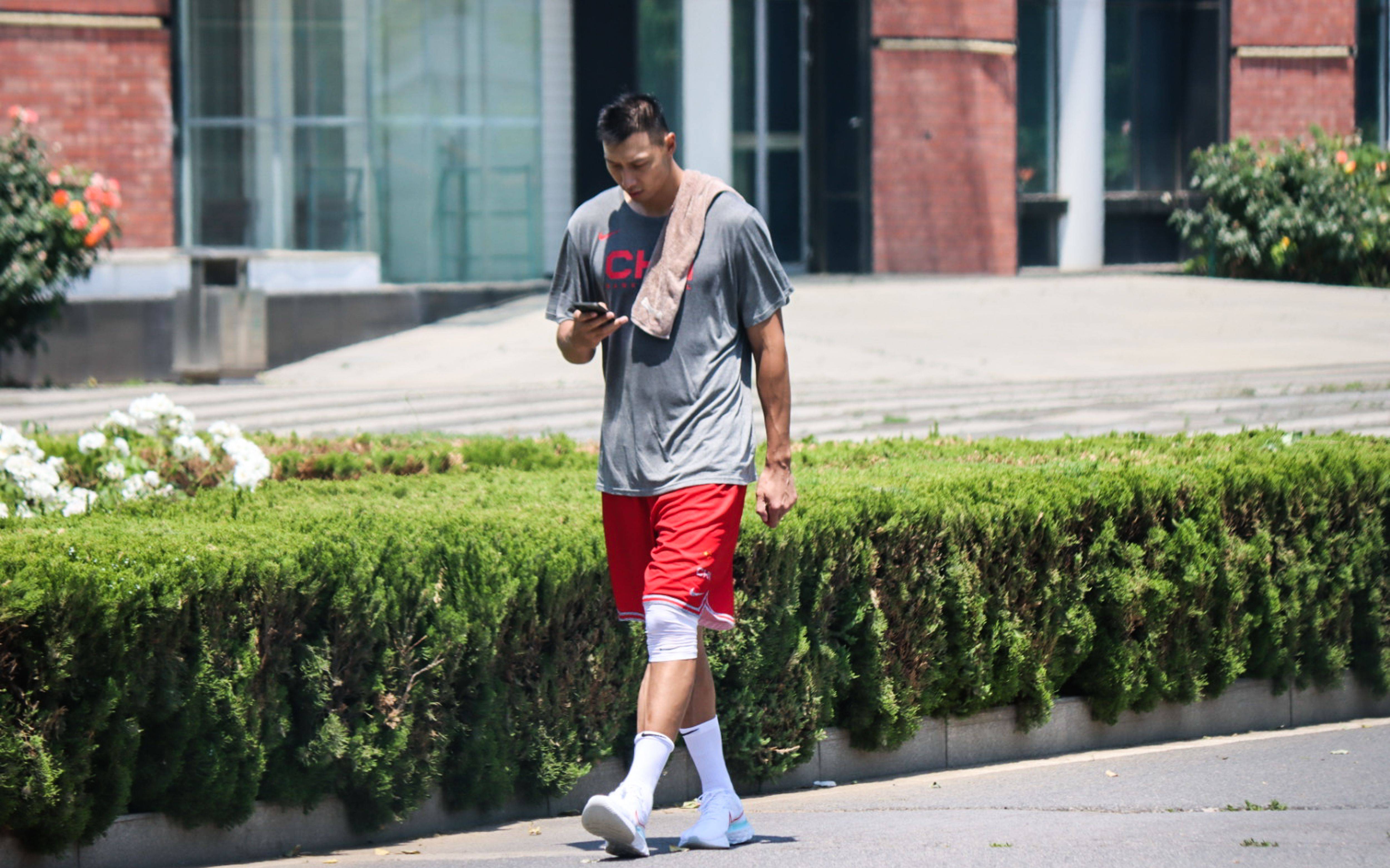 易建联:中国男篮要重新树立在球迷心中的形象_训练