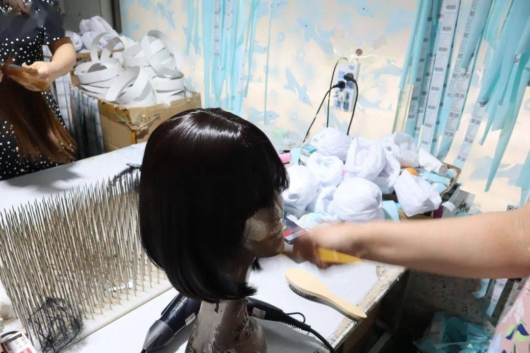 快递进村|圆通在这个地方,服务国人的"头顶大事"_假发