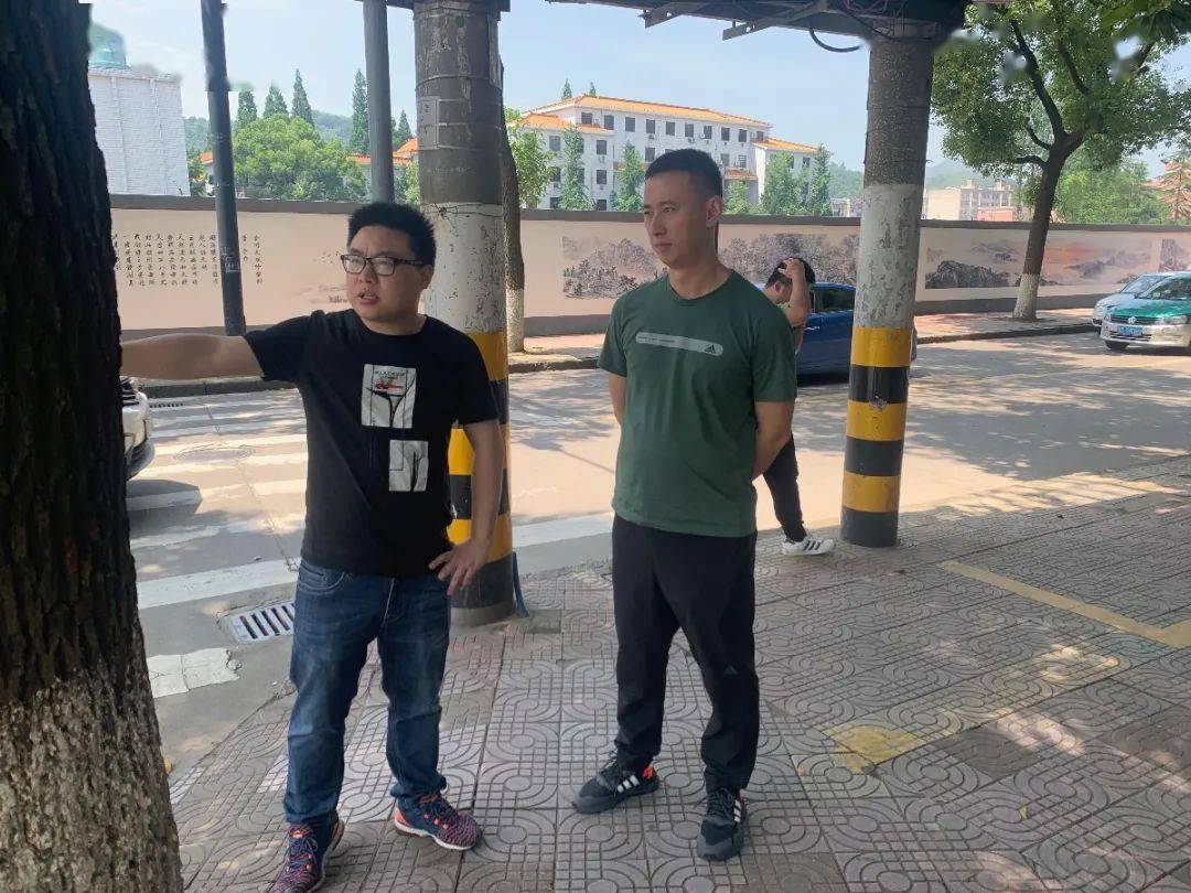 5月26日,县委常委,副县长吕田现场调研鼓山新村老旧小区改造工作.